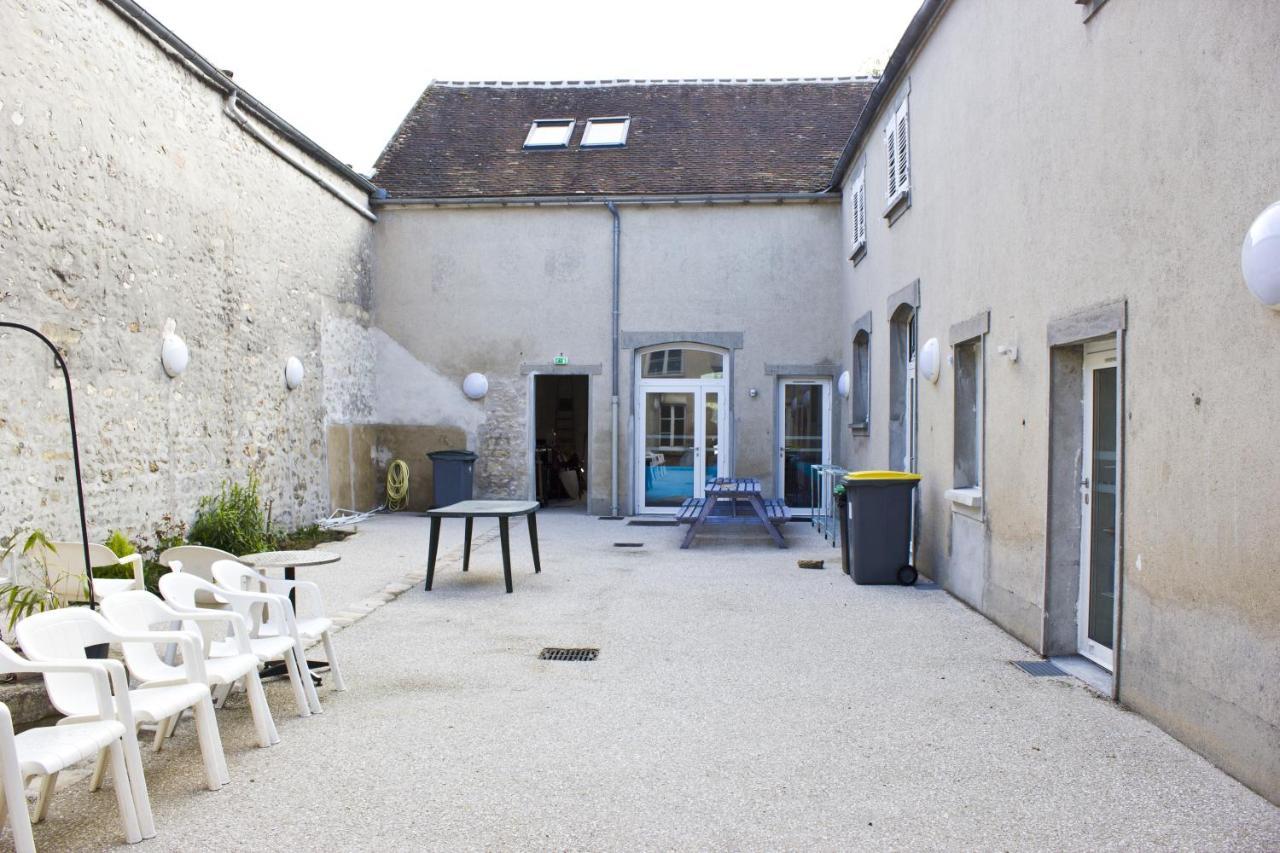 Fontaineblhostel Hostel & Camping Near Fontainebleau La Chapelle-la-Reine المظهر الخارجي الصورة